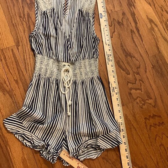 Moon River Size small striped romper With elastic and drawstring waist - Picture 9 of 13
